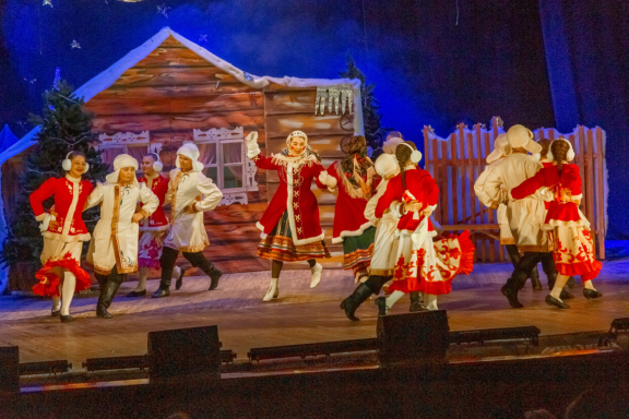 Новогоднее представление "Серебрянное копытце"