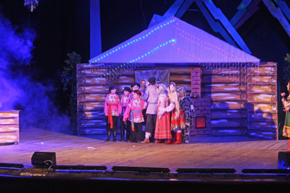 Новогоднее представление "Серебряное копытце "