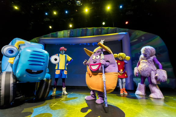 Синий трактор в гостях у Деда Мороза